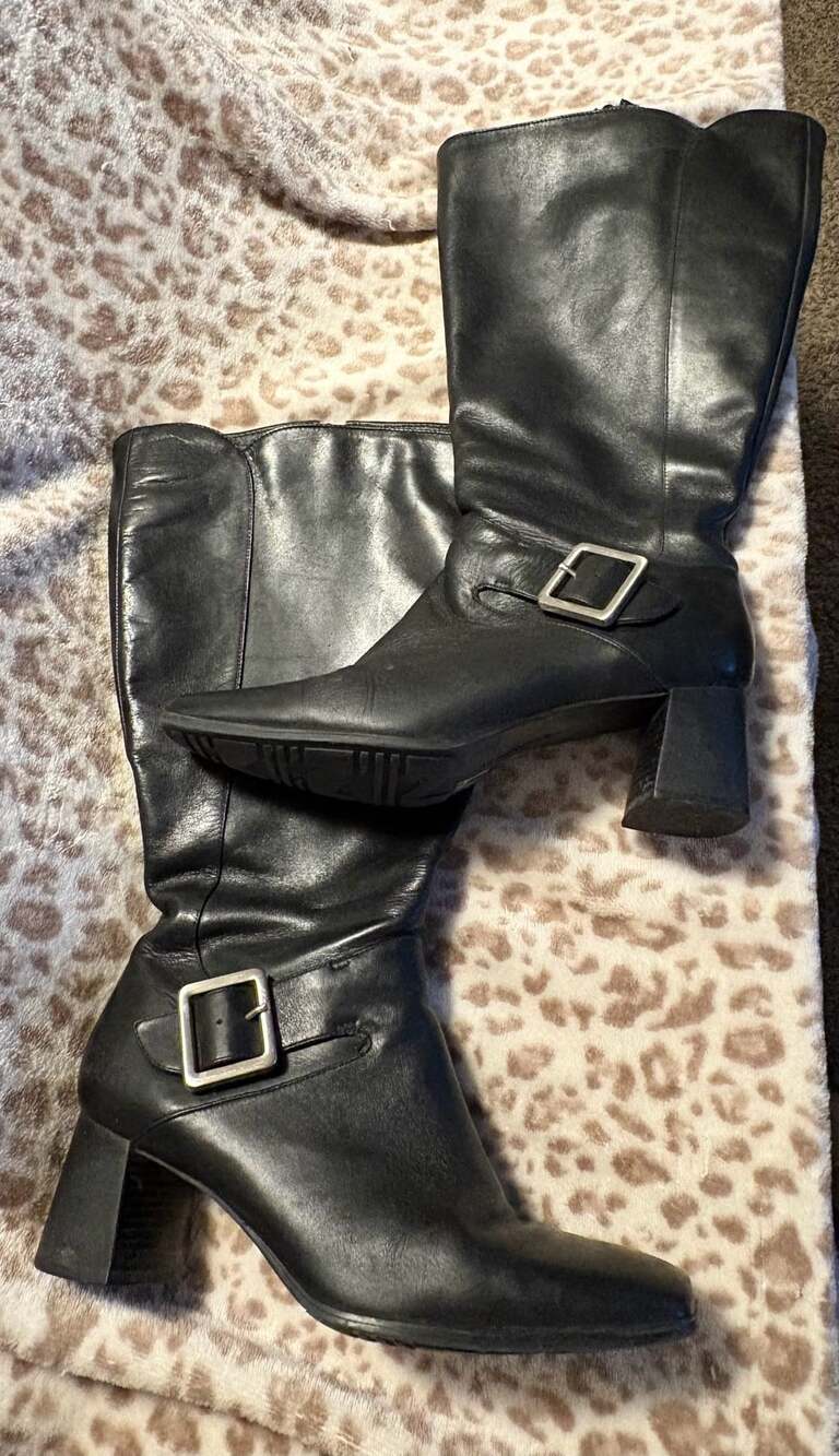 Sassy Naturalizer Black Leather Knee High Heeled Boots with Buckle Size 7.5W